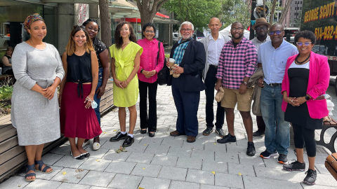 Membres du corps professoral noir lors d'un événement en plein air à McGill durant l'été 2021.
