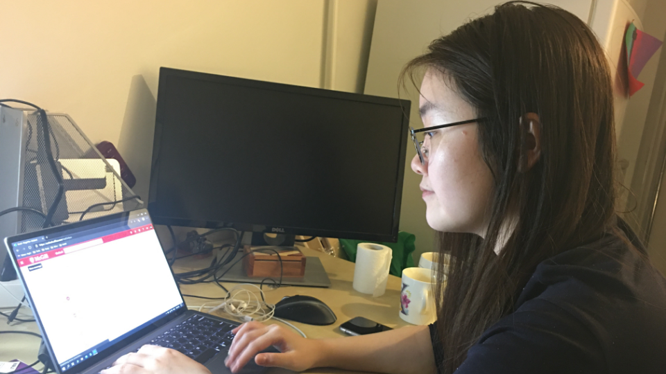 Scarlett Xu working remotely.