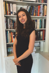 Hannah Bloch Headshot