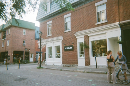 View of De Still Bookstore from Duluth Street. Two students are talking in front of the store (Image by Chantay)