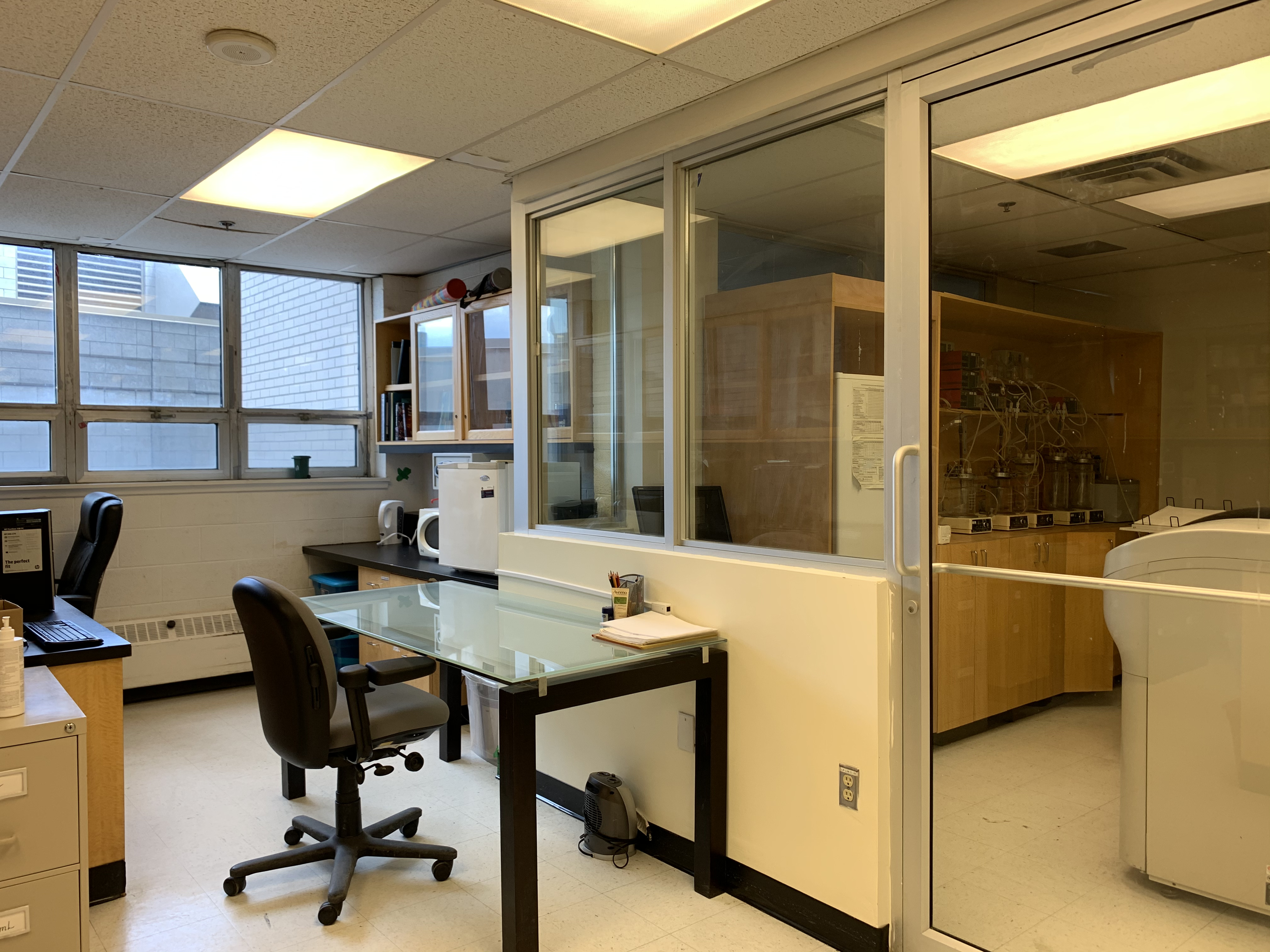 BTCTRL dry lab area with desk