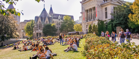 Événement en plein air sur la "plage" de McGill