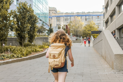 Walking_on_campus
