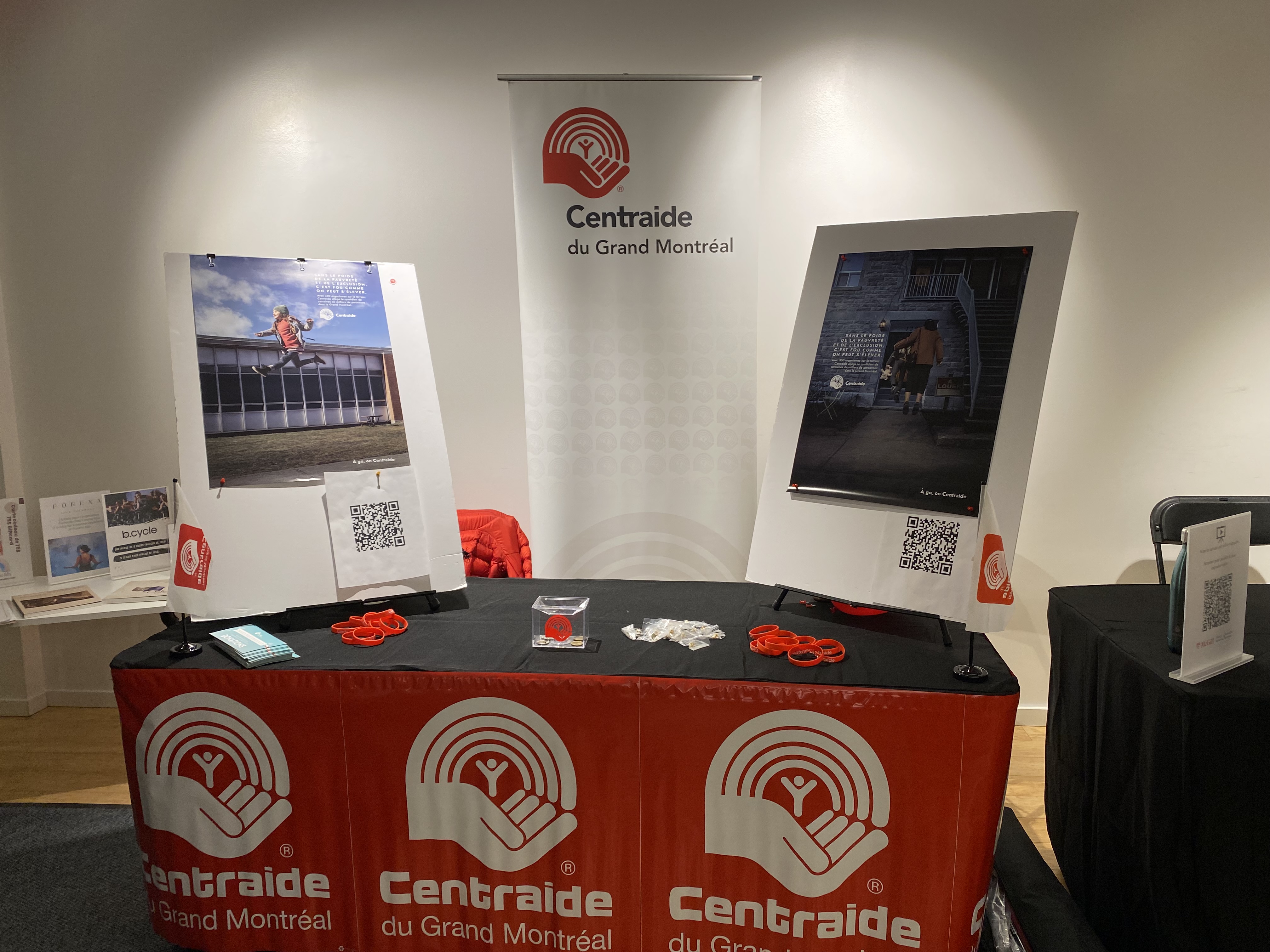 Centraide booth at the McGill Health Fair with information posters, brochures and giveaway items