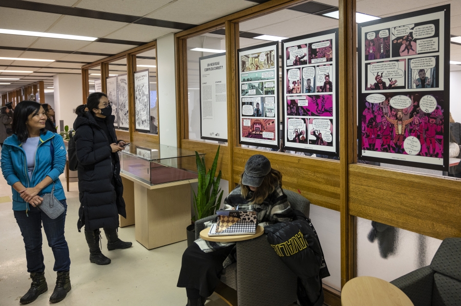 Photos de l&#039;exposition « De la recherche aux phylacteres : la vulgarisation scientifique par la bande dessinee »