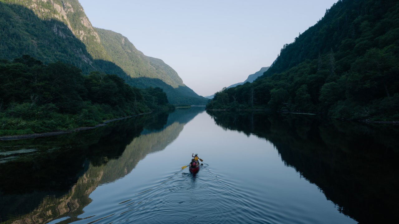 Dalal canoeing the Jacques-Cartier River