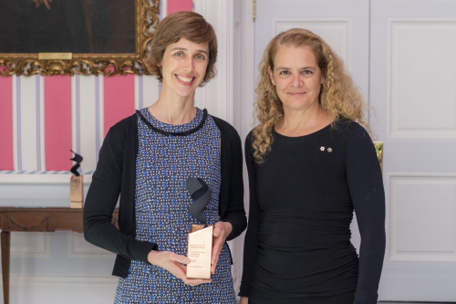 CIM member Joelle Pineau accepts award from then-Governor General Julie Payette