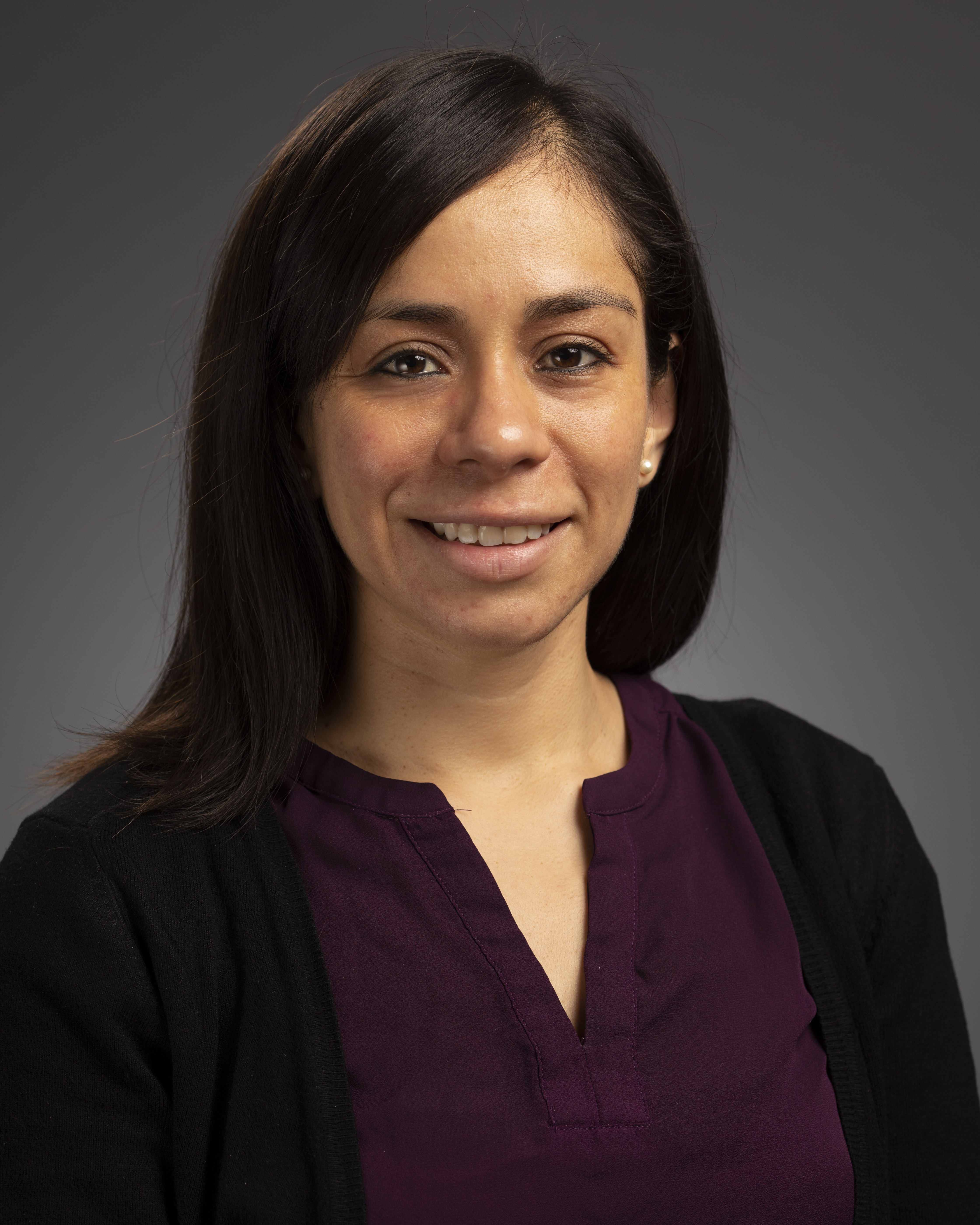 Professional Portrait of Julieta - young woman smiling to the camera