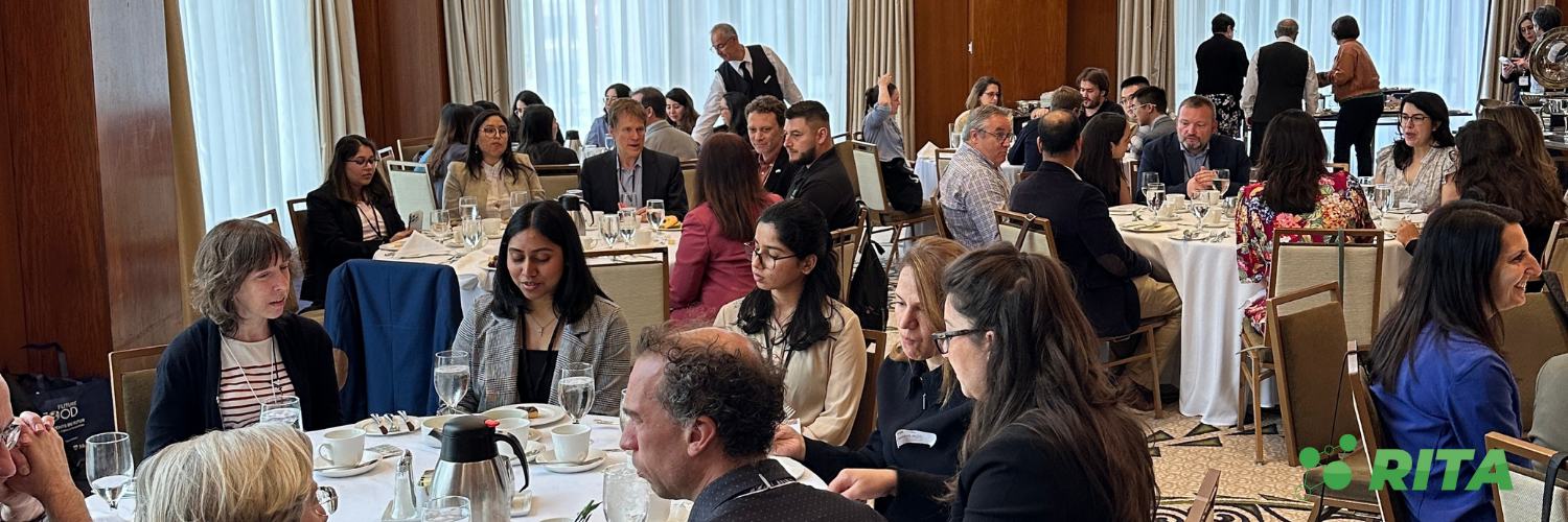 Les participants profitent d'un dîner lors du symposium « Aliments du futur ».