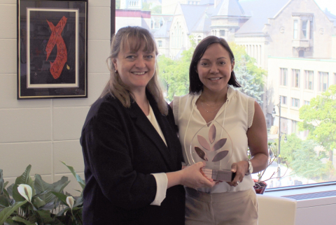 Dean Isabelle Bajeux and Angelica Potes, EMBA’18 with Eduniversal award for placing among the Top-3 Business Schools in North America for 2018. 