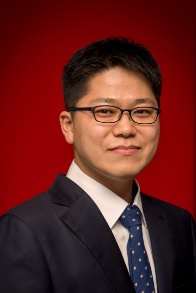 Yonghwan Lee
