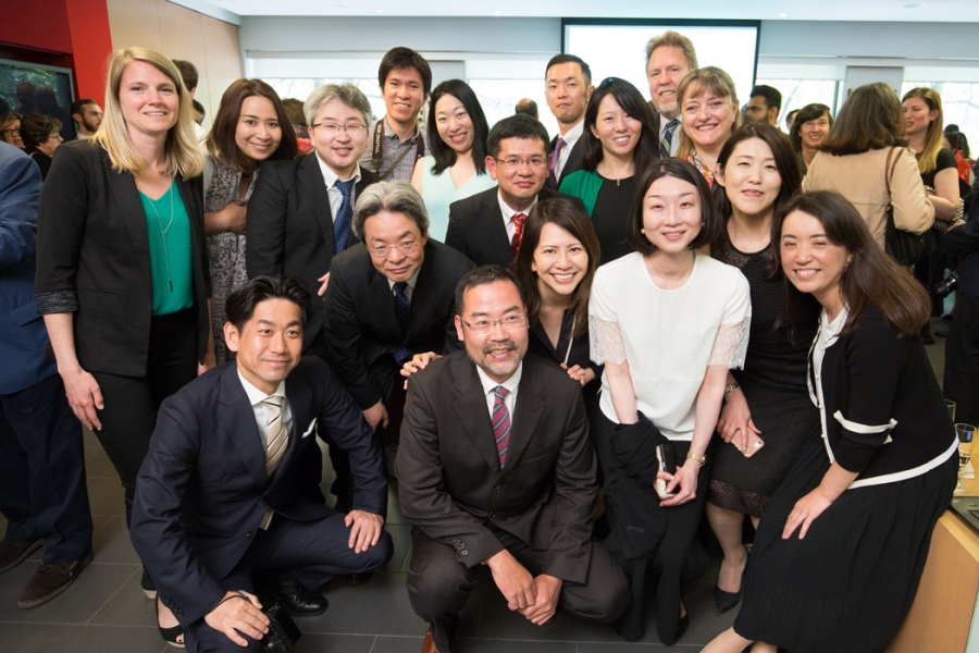 Members of the MBA Japan class of 2017 with Dean Isabelle Bajeux-Besnainou