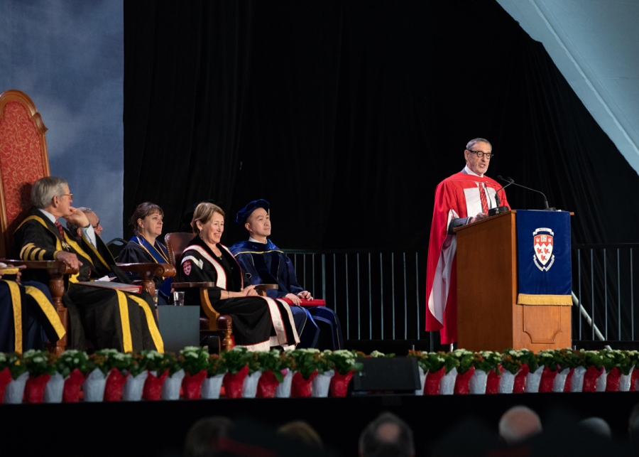 Honorary Doctorate recipient Gerald Sheff addresses the Desautels Faculty of Management’s graduating class.
