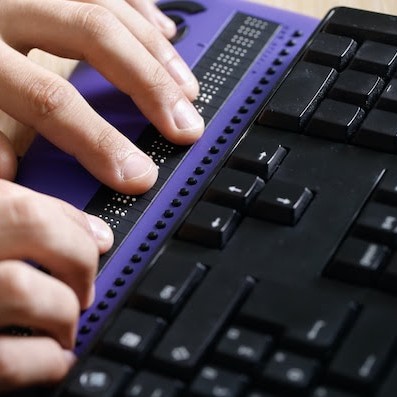 Typing on a purple screen reader