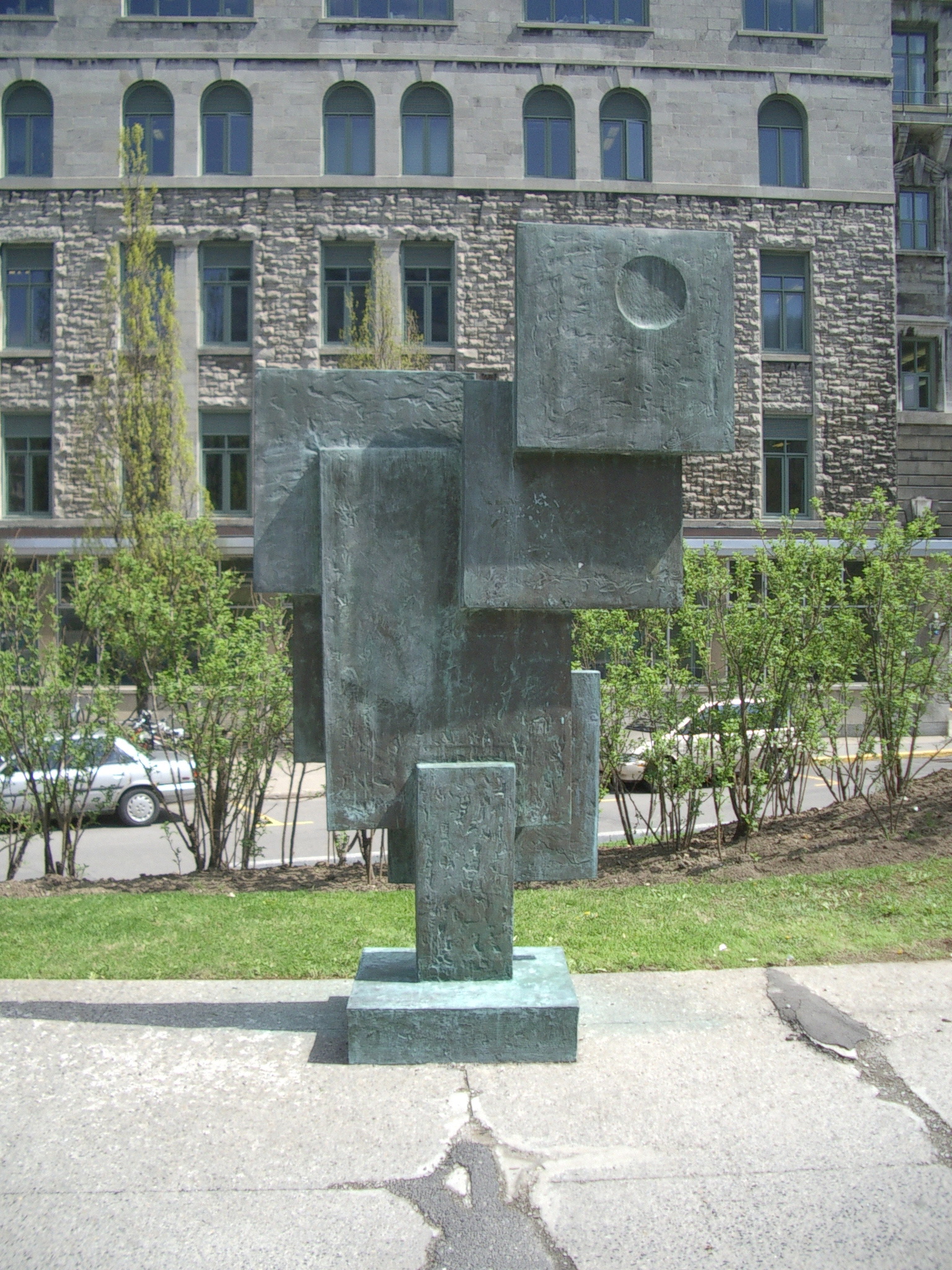 Square forms statue by Barbara Hepworth