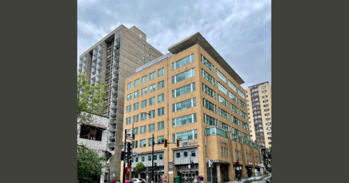 CLSC Metro hospital from a distance