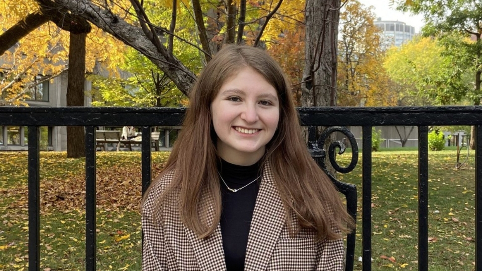 Portrait of 2023 Undergraduate Global Health Scholar Fernanda Arenas Suxo