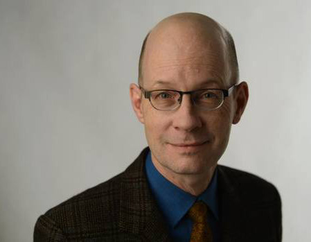 Headshot of Robert Everett-Green