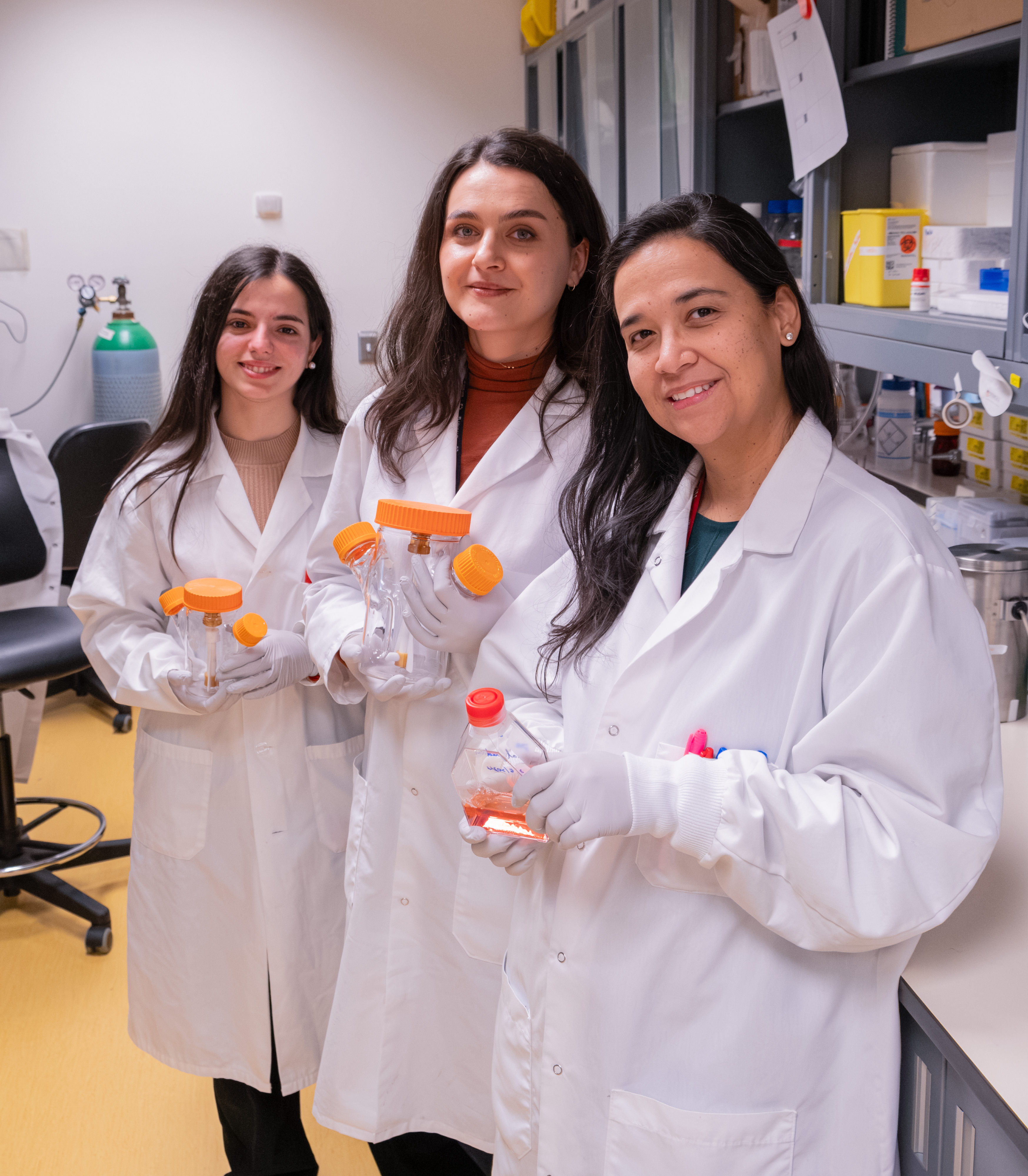  Research Assistants María Belén Baeza Trallero and Paula Lépine and Research Associate Cecilia Rocha. 