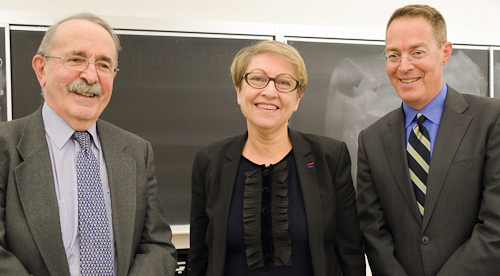 Photo de Jean-Louis Beaudoin, Frédérique Dreifuss-Netter et Nicolas Kasirer dans la salle de conférence.