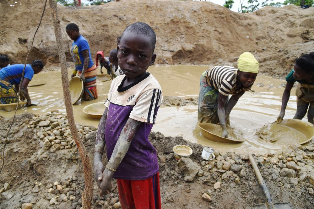 Child labour in the mines of the Democratic Republic of Congo. Source: Humanium.org
