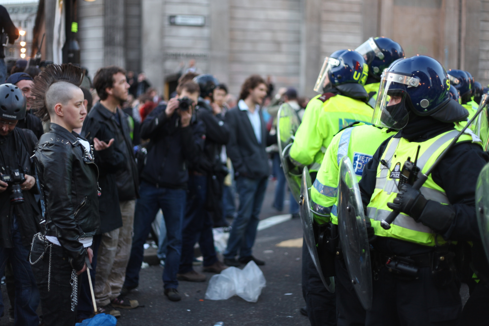 Standoff between protesters and police. Jonathan Harrison (Unsplash)