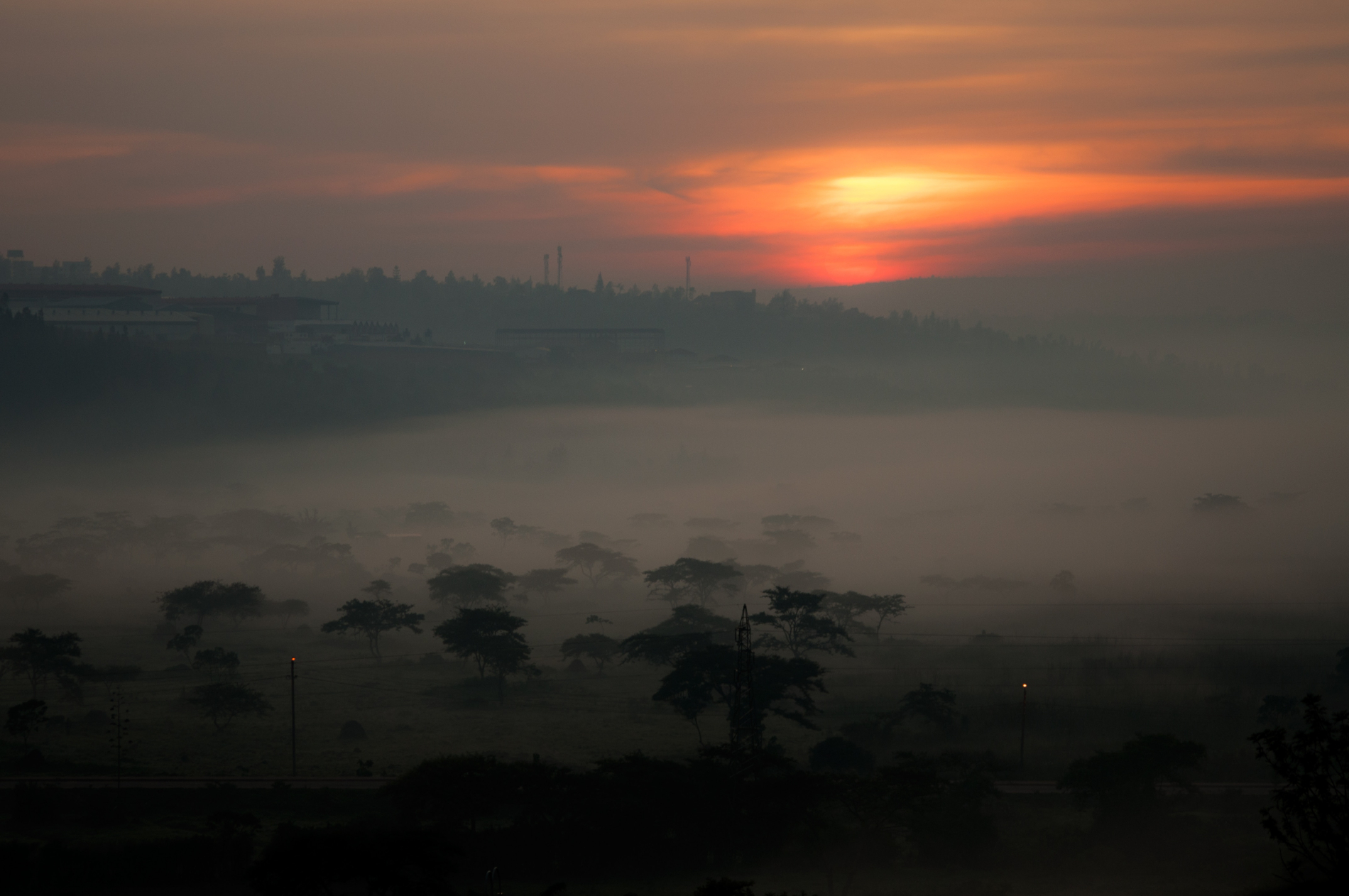Low sun over a hazy African plain. By Maxime Niyomwungeri (Unsplash).