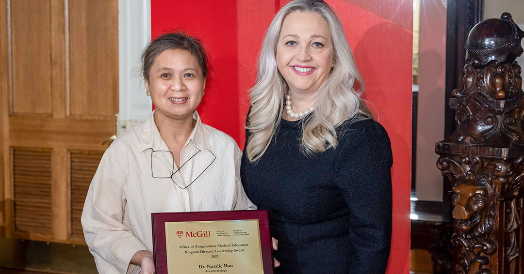 Dr. Regina Husa presents Dr. Nathalie Buu with the Program Director of the Year Award 