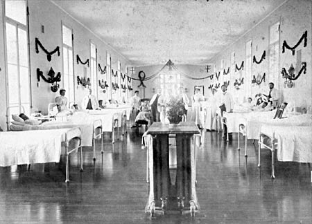 Ward D of the Royal Victoria Hospital and the staff during Christmas. (photo 1897). MUA PR023861.