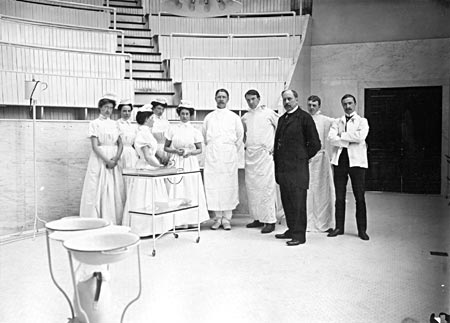 Group of nurses and doctors in operating theatre. (photo ca. 1910). MUA PR026162.