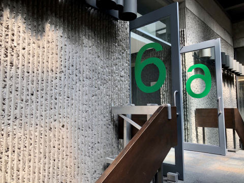 Photo of the 6th floor landing.