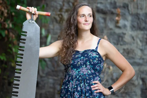 Stéphanie Naud holds up her saw