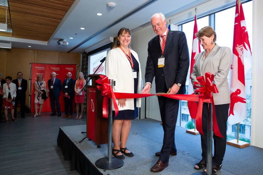 Dean Isabelle Bajeux, Desautels Faculty Advisory Board Chair, Don Lewtas (BCom’75) and Principal Suzanne Fortier cut the ribbon during an opening ceremony on May 25.