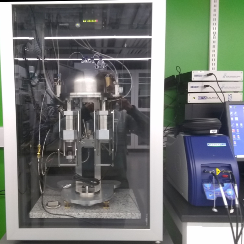 Dynamic vapor sorption instrument
