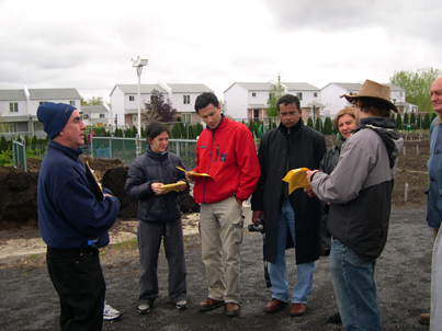 Visit to Action Comuniterre during the EL May Workshop in Montreal.