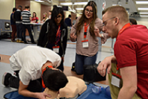 Étudiants dans un atelier de simulation.