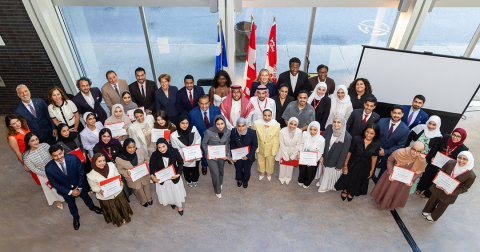 Photo de groupe de la cohorte et de l’équipe du Programme d’été pour les étudiantes étudiants internationaux en médecine de McGill.