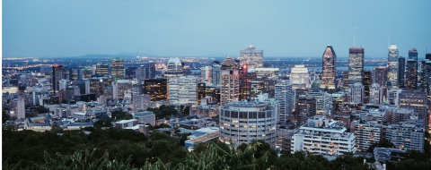 Une scène panoramique du centre ville de Montréal