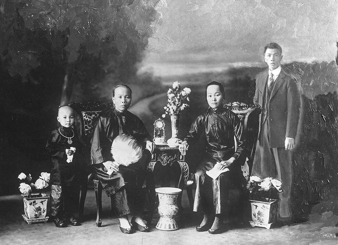Chinese family circa 1923