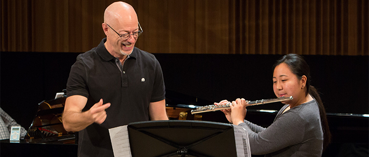 Jeffrey Khaner coaches Runa Shuda (BMus’21), on Henri Dutilleux’s Sonatine at the Cindy Shuter masterclass on Sept. 23, 2017