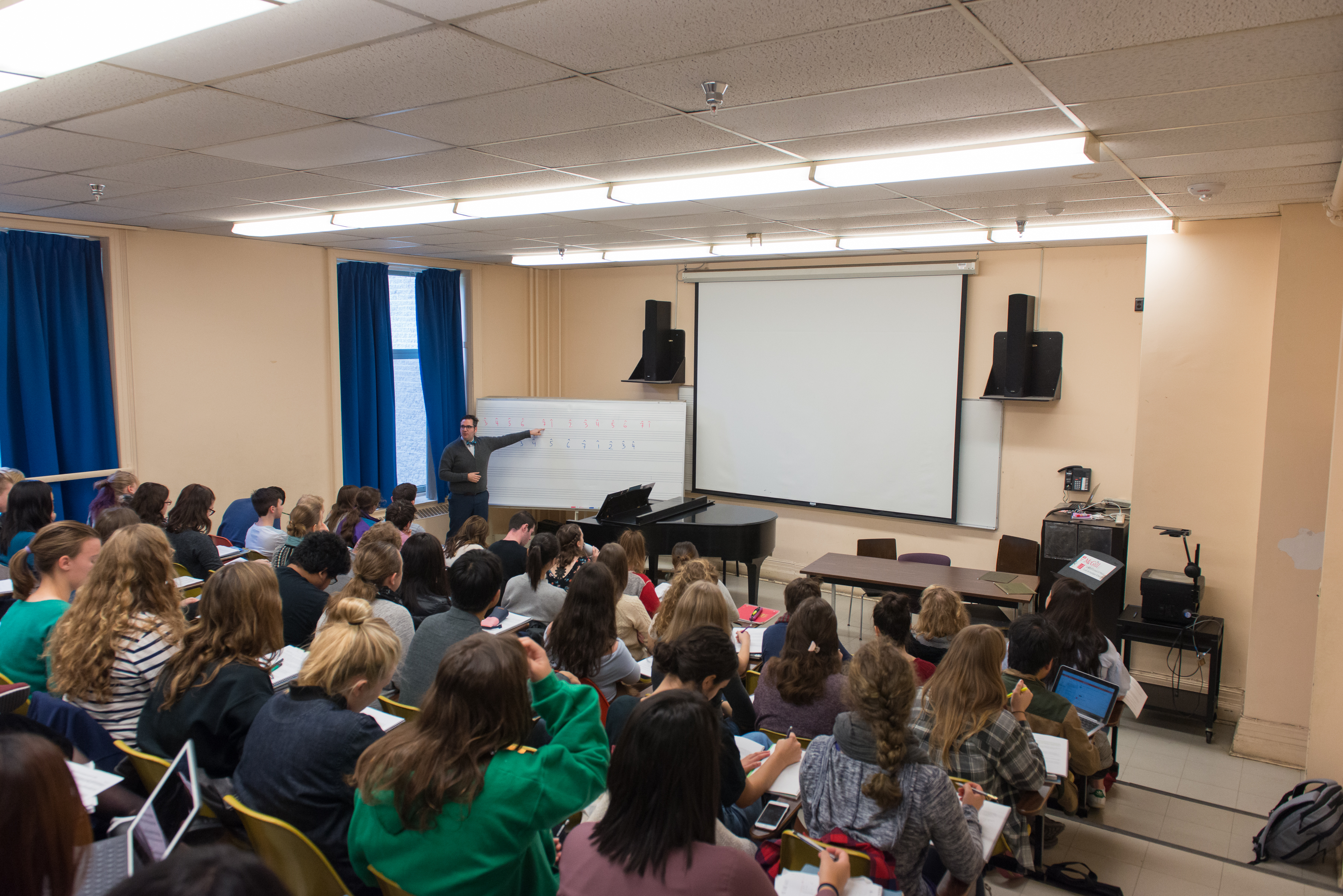 Prof. Klorman teaching music theory in a full lecture room