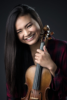 Kiarra-Saito-Beckman smiling while holding violin