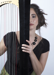 Anabel Gutierrez Orraca behind a harp
