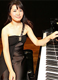 Zhenni Li at the piano