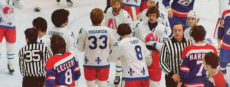 Hockey players fighting