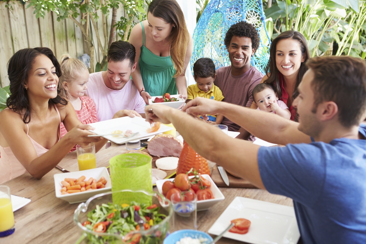 Family dinners reduce effects of cyberbullying | Newsroom - McGill