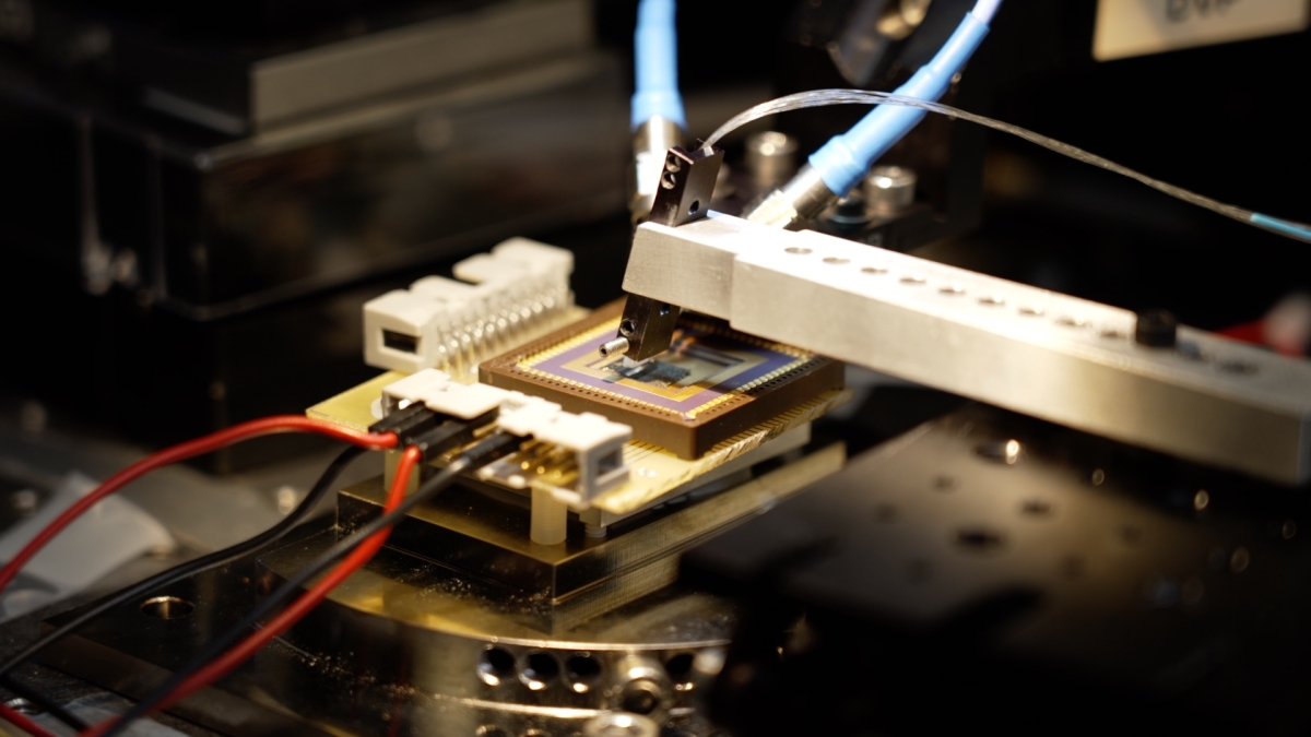 An electro-optic modulator operating with an optical and radio frequency probe station. 