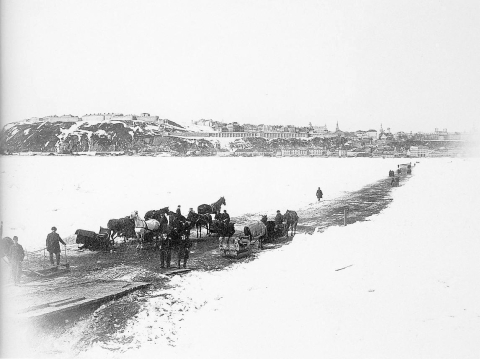 The ice bridge on the St. Lawrence river between Québec and Lévis, Quebec, Canada, in 1892. Credit: Bibliothèque et Archives nationales du Québec / Le pont de glace sur le fleuve Saint-Laurent entre Québec et Lévis, Québec, Canada, en 1892. Photo : Bibliothèque et Archives nationales du Québec