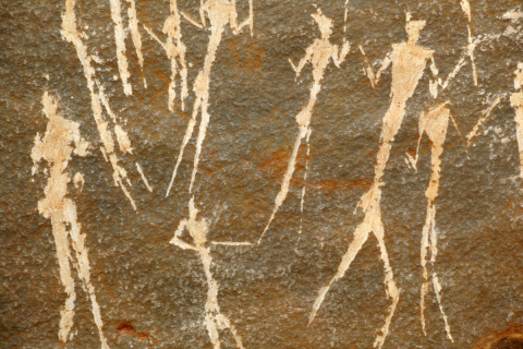 Prehistoric Neolithic African rock art from the Northern Cape showing a hunting scene. / Art rupestre africain néolithique préhistorique du Cap-du-Nord montrant une scène de chasse.
