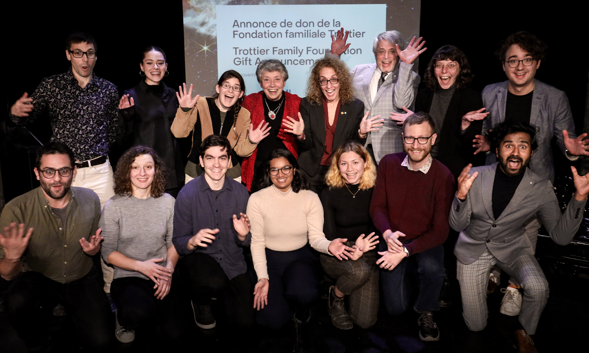 Les membres de l’Institut spacial Trottier de McGill, nouvellement renommé, célèbrent avec les donateurs Lorne Trottier et Louise Rouselle.